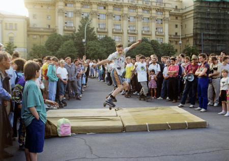 Психолог назвала причины ностальгии по 90-ым