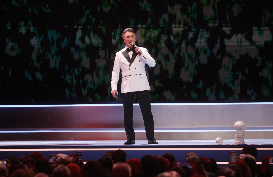 Алексей Татаринцев выступает на церемонии вручения наград победителям III Всероссийской муниципальной премии «Служение»