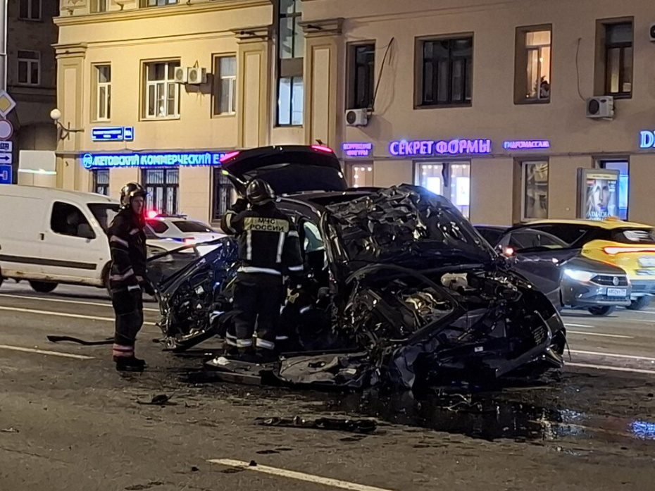 На ул. Садовой-Черногрязской в районе д. 14/19, корп. 7, столкнулось несколько легковых автомобилей