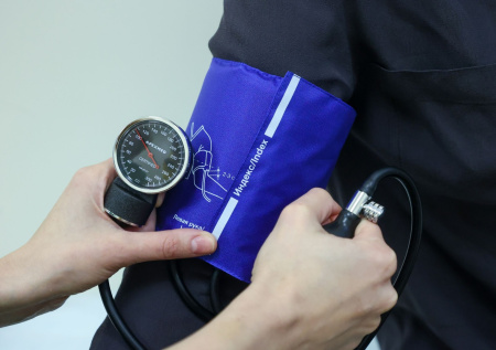 Раскрыто, как помочь себе при повышенном давлении до прибытия скорой