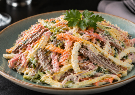 Делаю этот салат давно вместо оливье: «Мега микс» — неизбитый, яркий и точно понравится всем