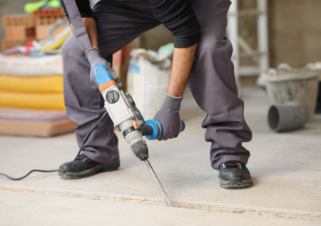 Россиянам напомнили о штрафах за ремонт квартиры в обеденное время