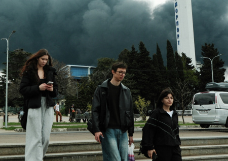 В Туапсе прошел оставляющий масляную пленку пепельный дождь