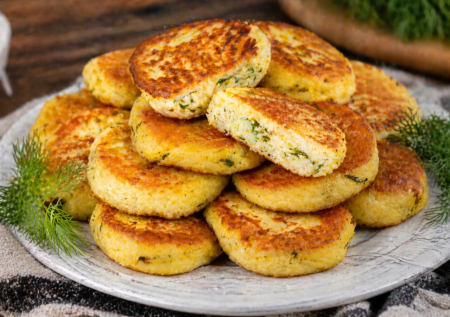 Неожиданно и вкусно: ленивые пирожки из картошки и творога — через 20 минут на столе гора вкуснятины