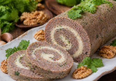 Рулет без мяса, который съедают быстрее колбасы — армянская закуска из фасоли. Режем ломтиками на хлеб