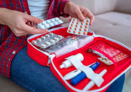 От язвы до непобедимых бактерий: чем опасно самолечение. Ликбез от врача