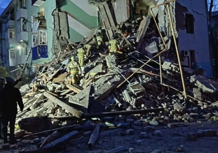 Опубликованы кадры с места частичного обрушения жилого дома в Сызрани