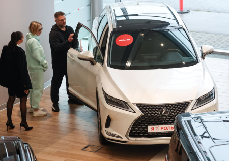 Школьник купил Lexus на деньги, накопленные мамой на квартиру