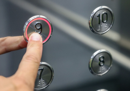 В Госдуме забили тревогу из-за состояния каждого второго российского лифта