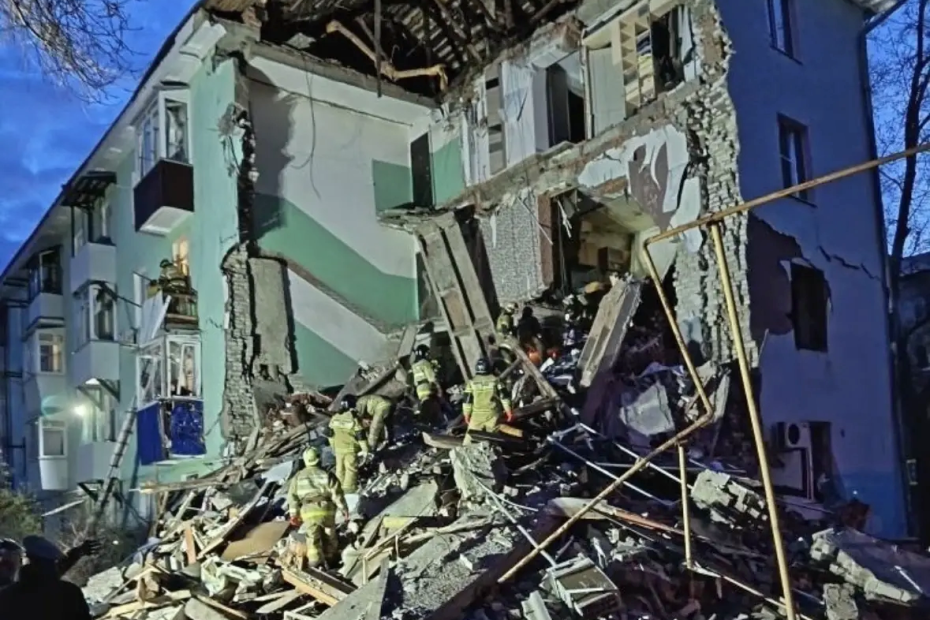 Подъезд дома в Сызрани, обрушившийся в результате атаки БПЛА