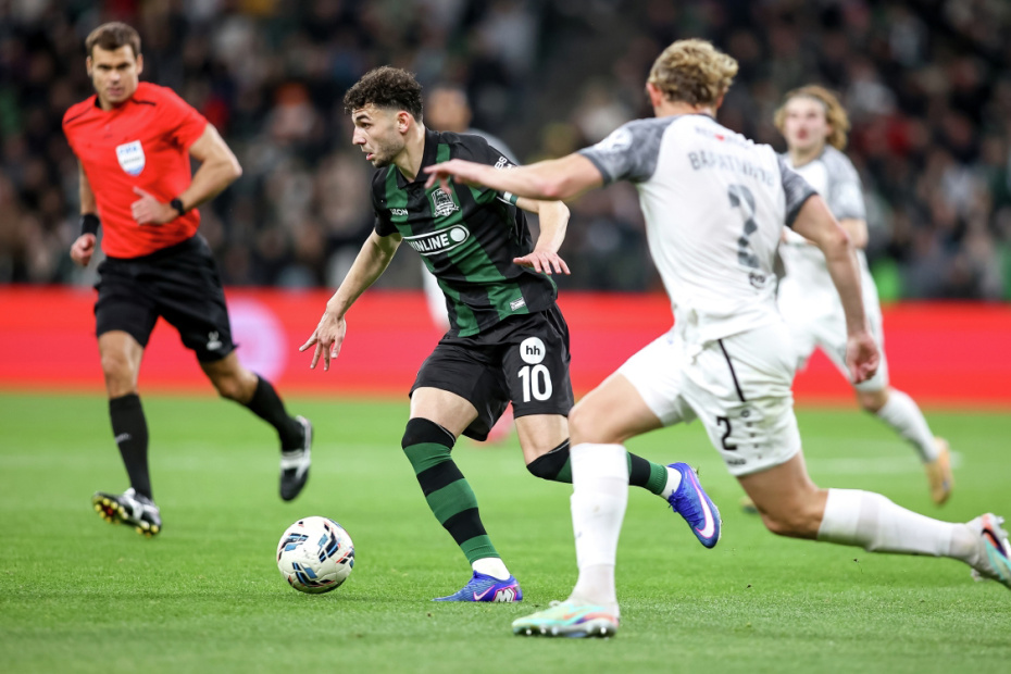 Эдуард Сперцян («Краснодар») и Сергей Варатынов («Балтика») в матче 25-го тура РПЛ в Краснодаре