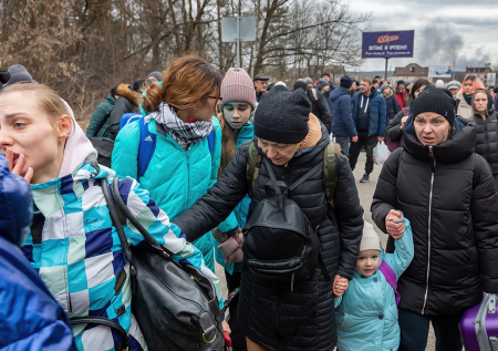 В приграничном украинском городе началась стихийная эвакуация