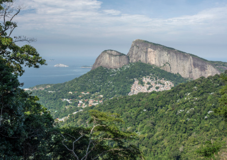 Две сотни туристов застряли на горе из-за полиции