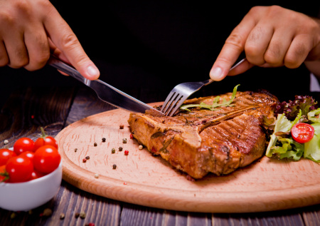 Диетолог раскрыла неутешительные последствия отказа от мяса