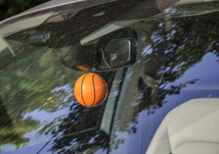 Россиян предупредили о штрафах за подвески и игрушки в машине