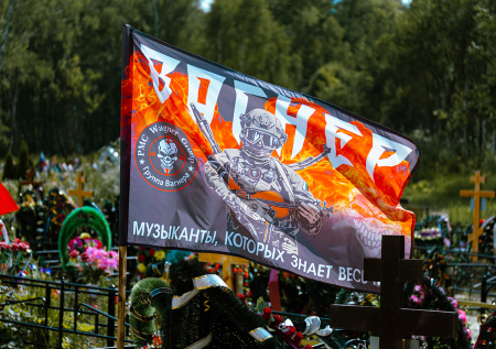 Останки нескольких бойцов ЧВК «Вагнер» извлекли из могил