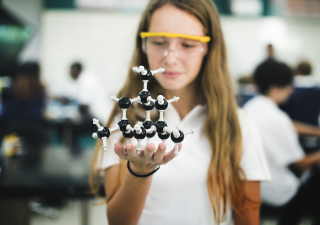 Российские школьники взяли 15 медалей на международной олимпиаде по химии