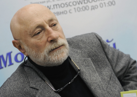 «Он предатель»: в Госдуме обрушились на писателя Григория Остера