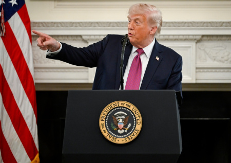 Трамп продлил срок прекращения огня с Ираном