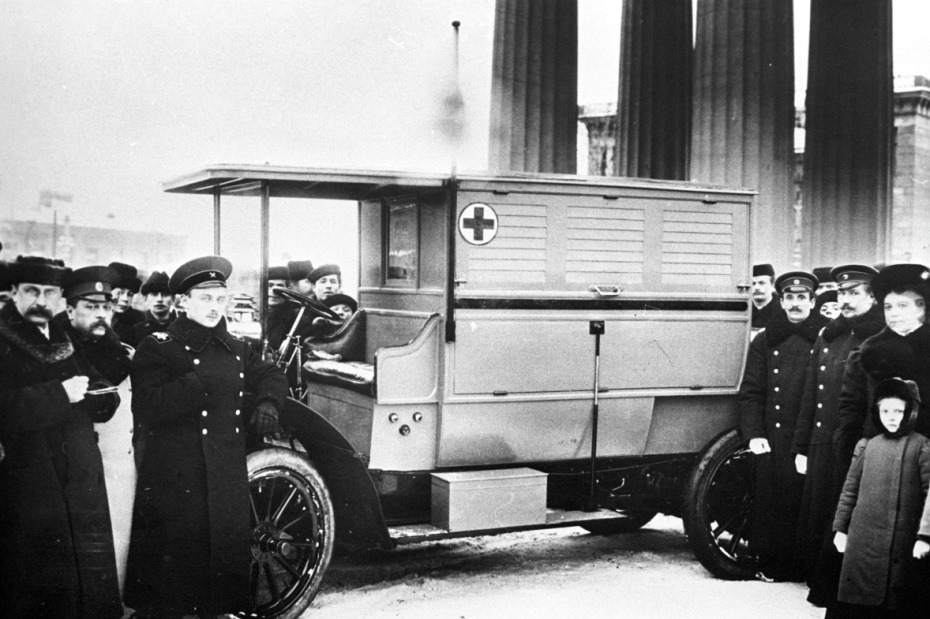 Первый автомобиль скорой помощи в Санкт-Петербурге, 1913 год