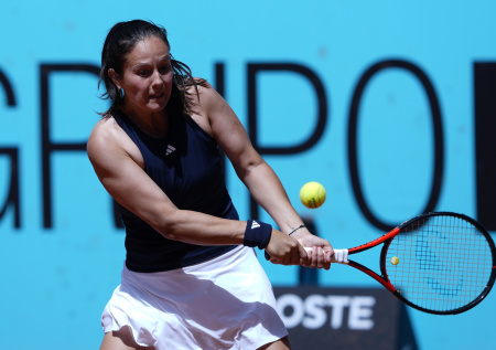 Украинская теннисистка пожала руку сменившей гражданство россиянке