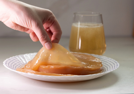 Токсиколог назвал серьезные последствия злоупотребления чайным грибом