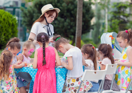 Кабмин выделит миллиард рублей на путевки в лагеря для детей из приграничья