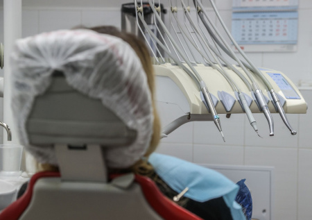 Стоматолог объяснил, что делать в случае скола зуба