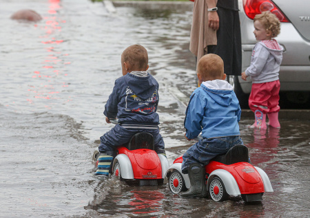 Педиатр ответила, допустимы ли прогулки ребенка при насморке