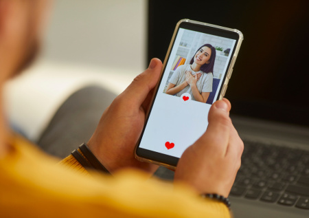 В Госдуме призвали внести приложения для знакомств в «белые списки»