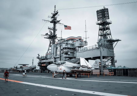 Американист назвал причины ухода главы ВМС США с поста