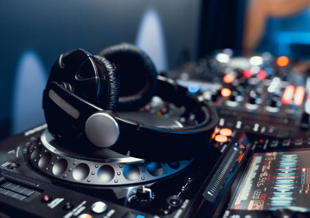 Российского музыканта обвинили в США в краже чужих работ