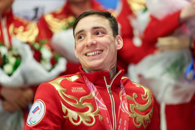 Двукратный олимпийский чемпион лыжник Иван Голубков во время встречи сборной России в аэропорту Внуково после возвращения с XIV зимних Паралимпийских игр в Италии