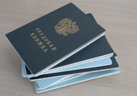 Аналитик объяснил, почему компании начали сокращать работников