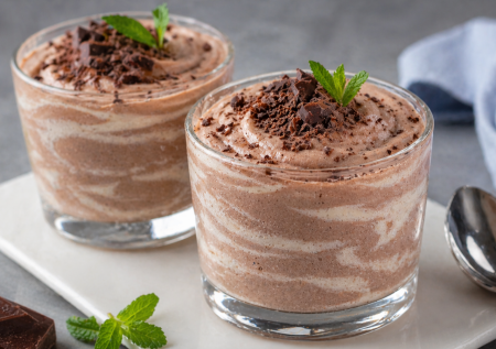 Приноровилась вместо мороженого делать суфле из творога — 10 минут и масса пользы