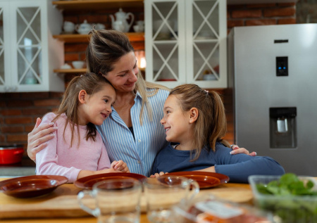 Россияне назвали два главных условия для рождения детей