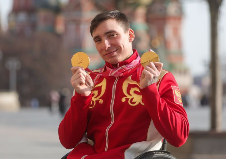 «До сих пор мурашки»: Голубков о золоте Паралимпиады, Большунове и хайпе