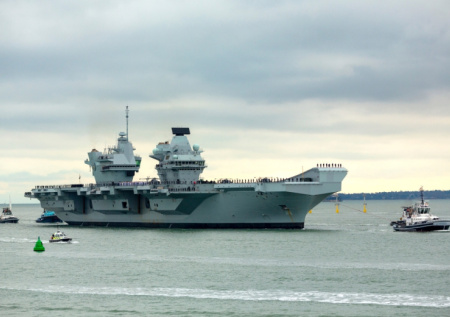 США отправили на Ближний Восток еще один авианосец
