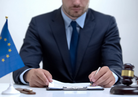 Гендиректор Мариупольского драмтеатра Солонин попал под санкции ЕС