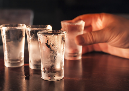 Звезда КВН рассказал, как после запоя заново учился есть и ходить