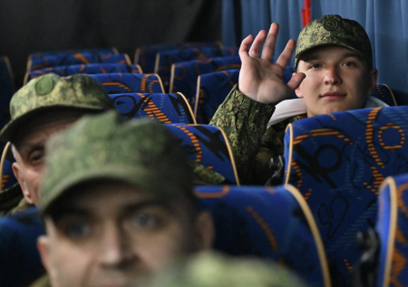 Появились кадры возвращения военнослужащих России из украинского плена