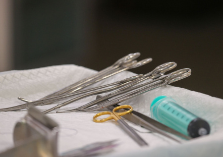 Рязанские хирурги дважды спасли 89-летнего мужчину с переломами бедра