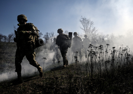 Ждут дождя, чтобы напиться. Элиту ВСУ бросили на убой: куда смотрит Киев