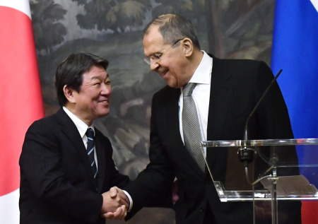 «Доверительные отношения»: глава МИД Японии о переговорах с Лавровым