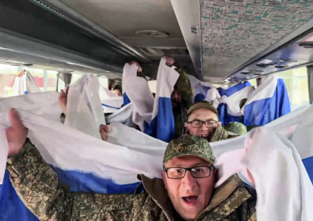 Вернувшиеся из плена российские военные позвонили домой