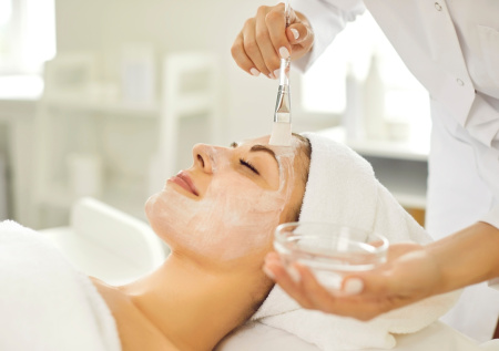 Дерматолог раскрыла, почему кожа остается тусклой даже при грамотном уходе