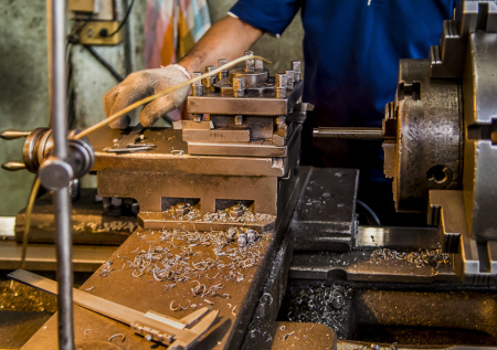 Токарный станок в гараже: как превратить хобби в постоянный доход