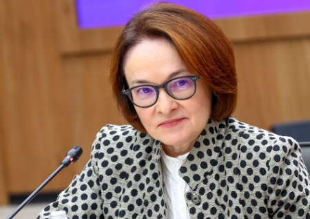 «Еще не время»: Набиуллина о ношении легендарных брошей