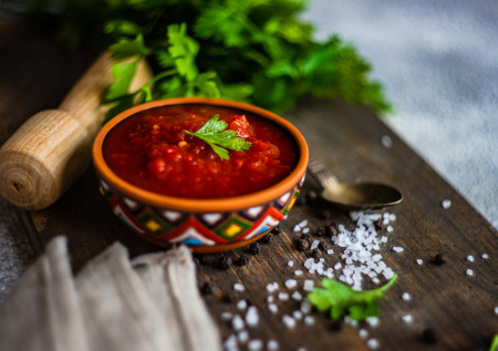 Забудь про кетчуп навсегда: этот соус к шашлыку сметают быстрее самого мяса