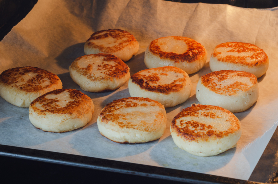 Сырники из творога с изюмом